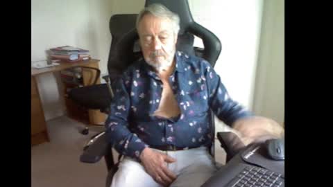 erasmus_d online show from September 14, 4:39 pm