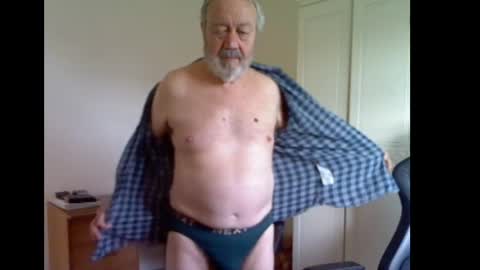 Snapshot of erasmus_d chatting on April 22, 4:52 pm erasmus_d online show from April 22, 4:52 pm