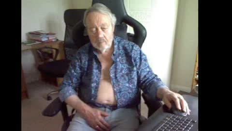 Snapshot of erasmus_d chatting on April 27, 5:00 pm erasmus_d online show from April 27, 5:00 pm