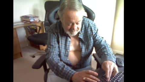 Snapshot of erasmus_d chatting on May 12, 5:10 pm erasmus_d online show from May 12, 5:10 pm