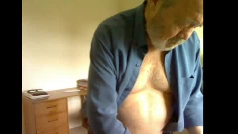 Snapshot of erasmus_d chatting on May 13, 5:10 pm erasmus_d online show from May 13, 5:10 pm
