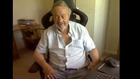 Snapshot of erasmus_d chatting on July 8, 9:25 am erasmus_d online show from July 8, 9:25 am