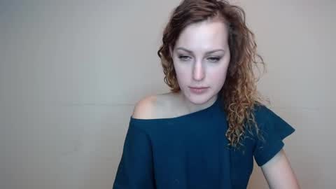 Snapshot of erdbeeren_mit_sahne chatting on December 10, 5:00 pm Erdbeeren mit Sahne online show from December 10, 5:00 pm