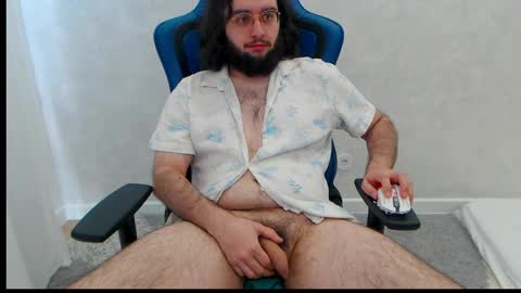 Snapshot of eren_jaeger2000 chatting on June 1, 3:41 am Eren online show from June 1, 3:41 am