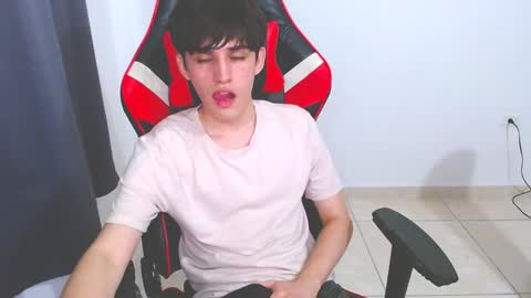 eren_tatakae online show from December 4, 9:46 pm