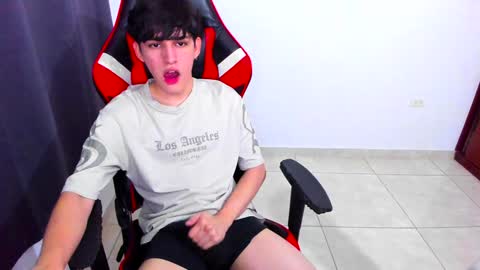 eren_tatakae online show from January 8, 12:28 am