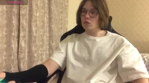 Snapshot of eric_bucks chatting on March 1, 8:55 pm haru moon online show from March 1, 8:55 pm