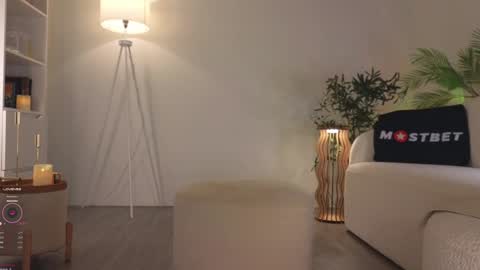 Snapshot of ericamiracle15 chatting on December 6, 7:32 am Call me Erica online show from December 6, 7:32 am