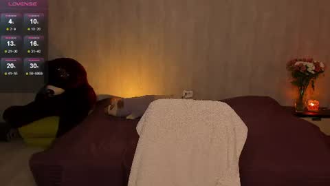 EricaPowers online show from July 11, 7:55 am