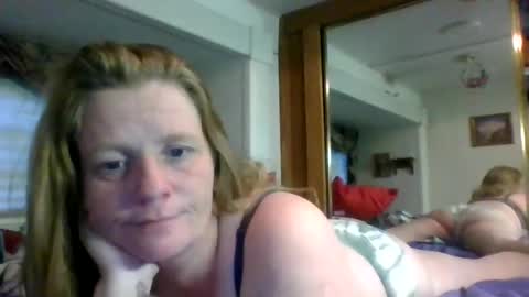 Snapshot of ericas080625 chatting on October 21, 10:43 pm EazyE MattyDaddy online show from October 21, 10:43 pm