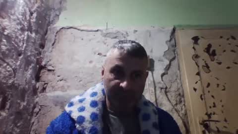 Snapshot of ericboy32 chatting on December 3, 3:47 am eric online show from December 3, 3:47 am