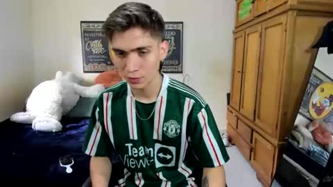 erick_de_rossee online show from April 18, 6:45 pm