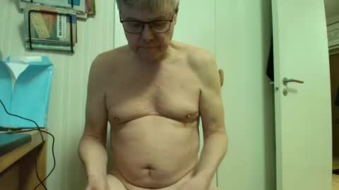 Snapshot of erik5552 chatting on March 11, 5:52 pm Erik online show from March 11, 5:52 pm