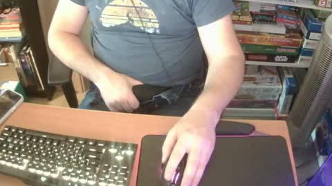 Snapshot of erik_dapper chatting on April 8, 3:56 pm Erik Dapper online show from April 8, 3:56 pm