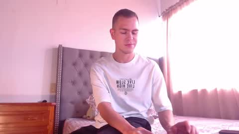 Snapshot of erik_rodriguez chatting on February 22, 3:54 pm Erik rodriguez online show from February 22, 3:54 pm