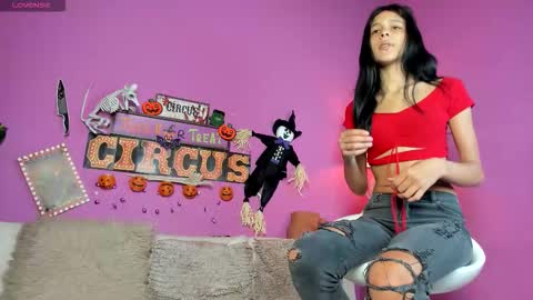 Snapshot of erika1717 chatting on October 31, 1:23 pm erika1717 online show from October 31, 1:23 pm