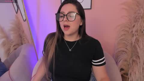 Snapshot of erika_mendez1 chatting on April 29, 7:53 pm Erika Mendez online show from April 29, 7:53 pm