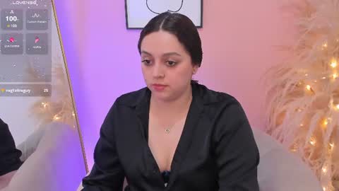 Snapshot of erika_mendez1 chatting on June 24, 8:08 pm Erika Mendez online show from June 24, 8:08 pm