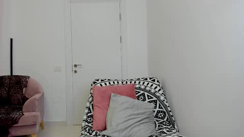 Erikabeee online show from November 10, 6:34 am