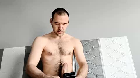 Snapshot of eriks17cm chatting on April 9, 1:05 pm HunStroker online show from April 9, 1:05 pm