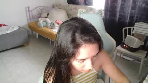 Snapshot of erina_1 chatting on April 21, 6:44 pm erina_1 online show from April 21, 6:44 pm