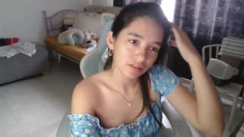 Snapshot of erina_1 chatting on April 22, 5:36 pm erina_1 online show from April 22, 5:36 pm