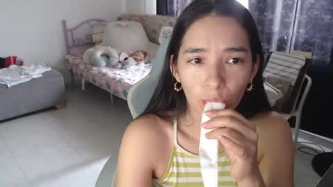 Snapshot of erina_1 chatting on May 6, 6:02 pm erina_1 online show from May 6, 6:02 pm