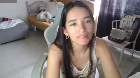 Snapshot of erina_1 chatting on June 4, 5:30 pm erina_1 online show from June 4, 5:30 pm