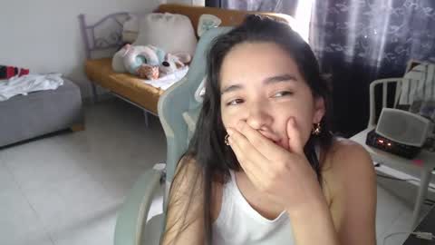 Snapshot of erina_1 chatting on June 6, 4:23 pm erina_1 online show from June 6, 4:23 pm