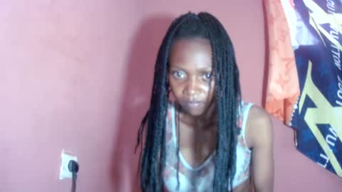 Snapshot of erinah05 chatting on August 10, 6:39 am erinah05 online show from August 10, 6:39 am