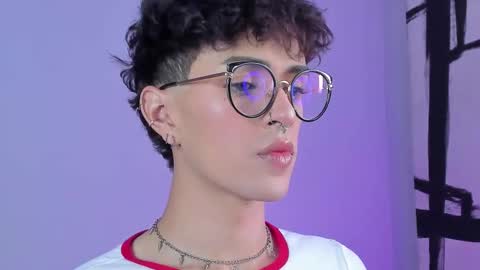 Snapshot of erisleon chatting on November 1, 1:24 pm online show from November 1, 1:24 pm