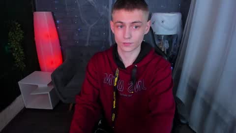 Snapshot of ermak_reborn chatting on December 15, 12:40 am Max online show from December 15, 12:40 am