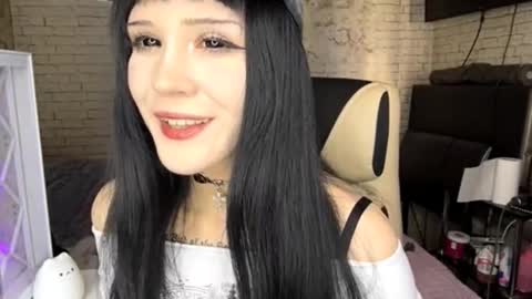 Snapshot of ernestinezalesky chatting on February 12, 9:04 am Nina online show from February 12, 9:04 am