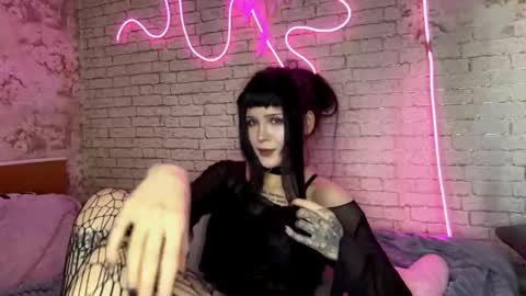 Snapshot of ernestinezalesky chatting on February 15, 8:13 am Nina online show from February 15, 8:13 am