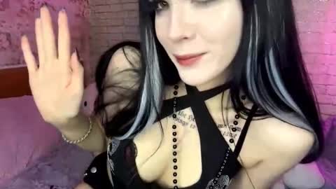 Snapshot of ernestinezalesky chatting on February 19, 11:06 am Nina online show from February 19, 11:06 am