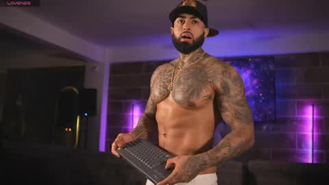 Snapshot of eros_dark_ chatting on April 1, 3:51 am EROS DARK online show from April 1, 3:51 am
