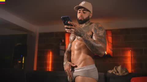 Snapshot of eros_dark_ chatting on April 20, 10:33 pm EROS DARK online show from April 20, 10:33 pm