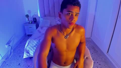 Snapshot of eros_wild chatting on March 9, 10:19 am eros_wild online show from March 9, 10:19 am