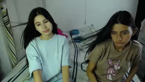 Snapshot of erosgirls_ chatting on September 18, 2:57 am erosgirls_ online show from September 18, 2:57 am