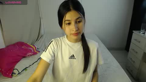 Snapshot of erosgirls_ chatting on September 30, 3:33 am erosgirls_ online show from September 30, 3:33 am