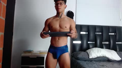 Snapshot of erosscott chatting on October 31, 3:13 pm Eros online show from October 31, 3:13 pm