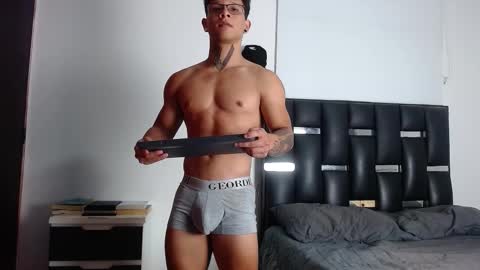 Snapshot of erosscott chatting on November 10, 6:29 pm Eros online show from November 10, 6:29 pm