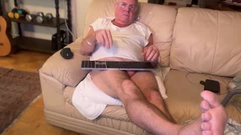 Snapshot of erostalk chatting on October 3, 1:35 am eros online show from October 3, 1:35 am