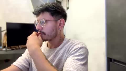 Snapshot of erotic_andrew chatting on July 15, 10:26 pm Andrew Lopez online show from July 15, 10:26 pm