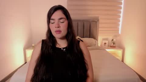 Snapshot of erotic_boobs chatting on June 12, 9:14 pm Karen online show from June 12, 9:14 pm