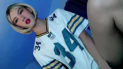 Snapshot of erotic_empress18 chatting on May 19, 11:22 pm erotic_empress18 online show from May 19, 11:22 pm