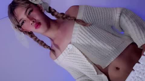 Snapshot of erotic_empress18 chatting on May 22, 11:05 am erotic_empress18 online show from May 22, 11:05 am