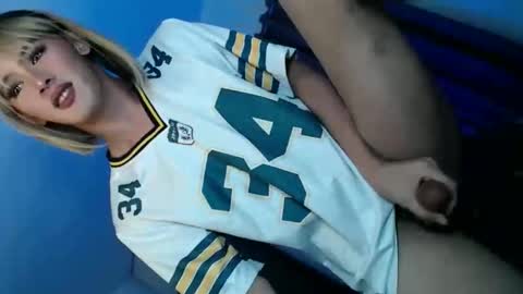 Snapshot of erotic_empress18 chatting on May 23, 10:25 pm erotic_empress18 online show from May 23, 10:25 pm