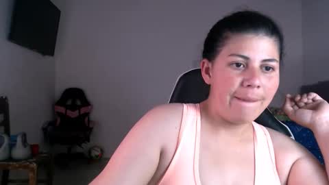Snapshot of erotic_katia chatting on April 20, 7:04 pm Sara online show from April 20, 7:04 pm