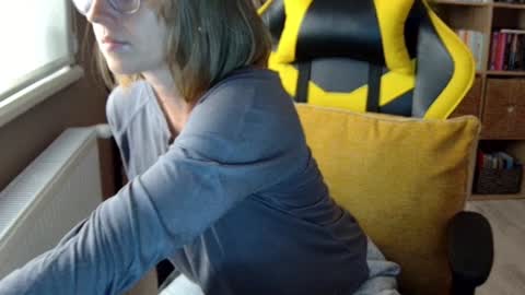 Melissa   online show from February 2, 2:56 pm